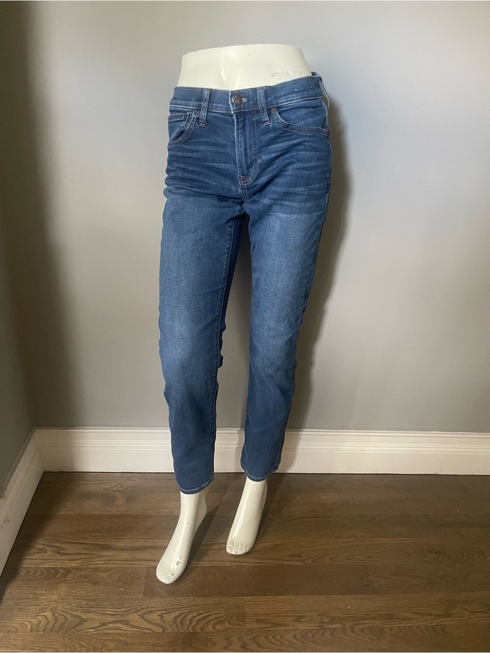 Madewell Straight-Leg Women’s Jeans in Medium Blue Wash